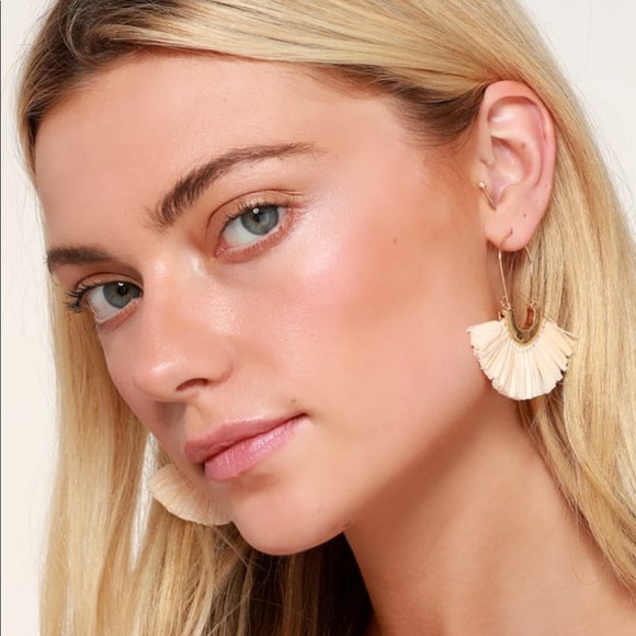 Lulus Jewelry - Lulu’s raffia fan earrings